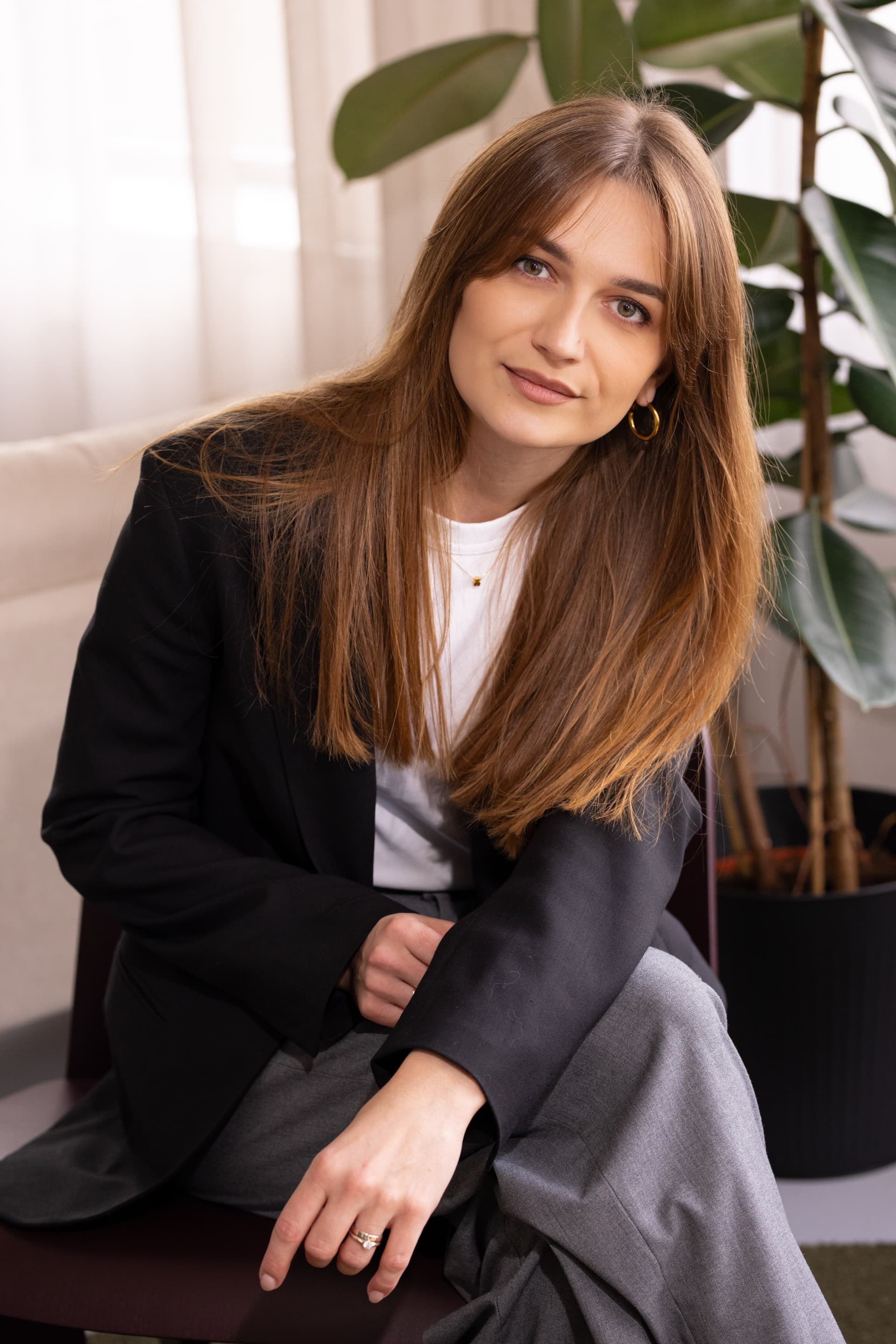 Partner rejestrujący konto na laptopie